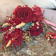 Ramo de novia flor preservada rosas granates